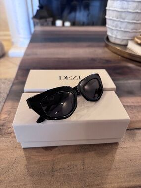 DEZI Black Cat-Eye Sunglasses with Dark Lenses